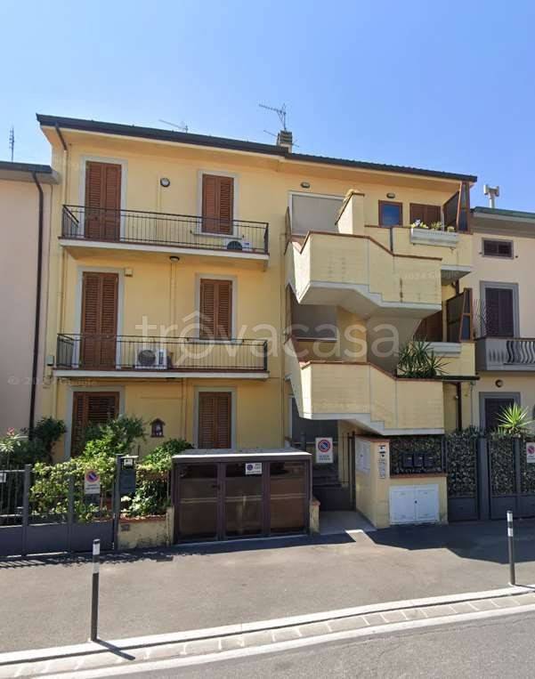 casa indipendente in vendita a Prato