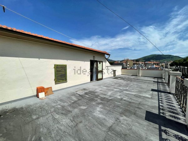 casa indipendente in vendita a Prato