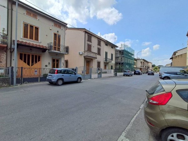 casa indipendente in vendita a Prato in zona Le Badie