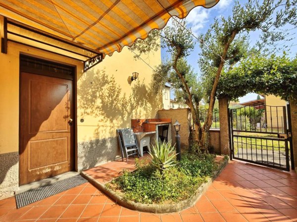 casa indipendente in vendita a Prato