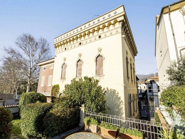 casa indipendente in vendita a Prato