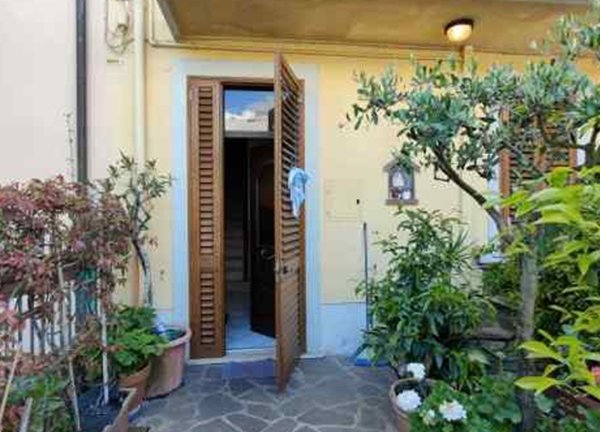 casa indipendente in vendita a Prato