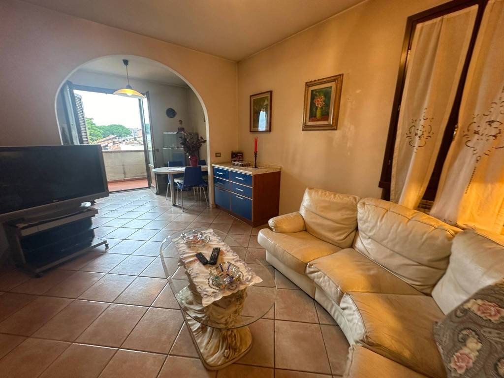 casa indipendente in vendita a Prato in zona Casale