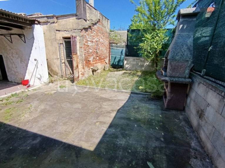 casa indipendente in vendita a Prato in zona Tavola