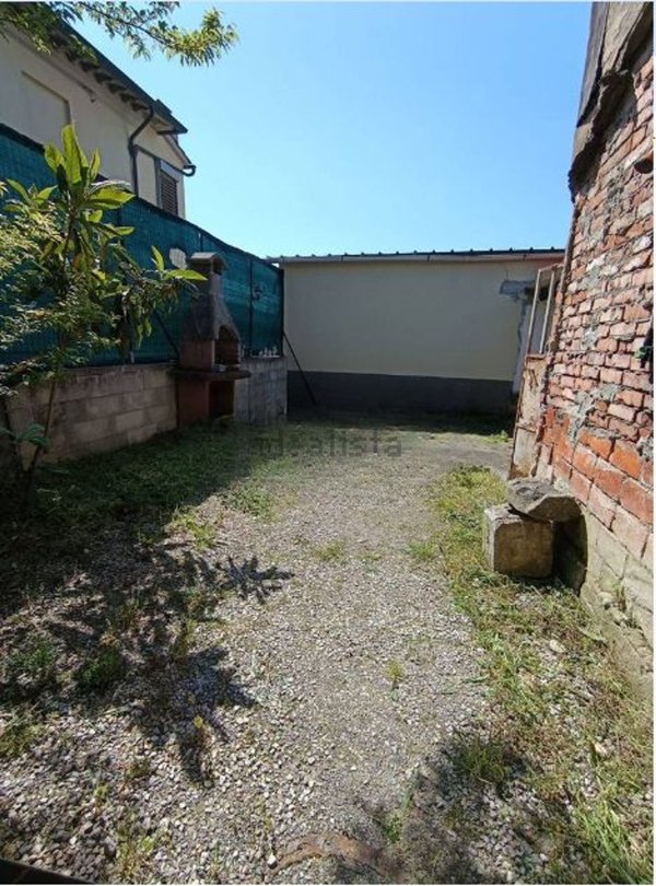 casa indipendente in vendita a Prato in zona Tavola