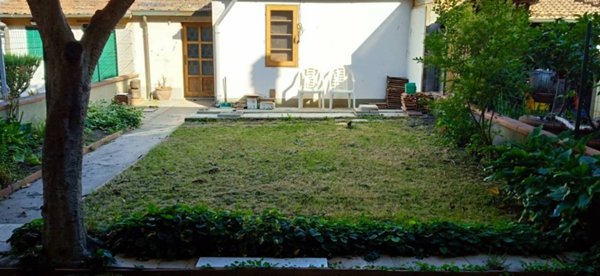 casa indipendente in vendita a Prato in zona Paperino