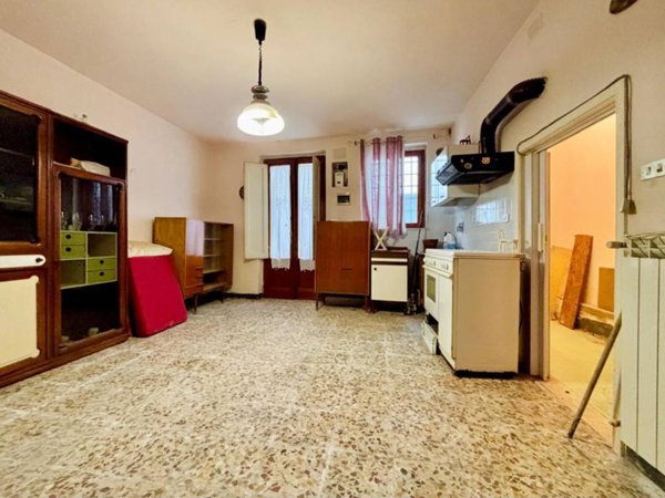 casa indipendente in vendita a Prato in zona Casale