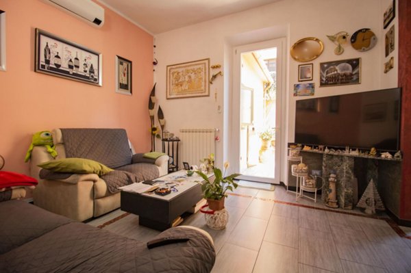 casa indipendente in vendita a Prato