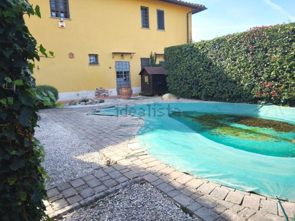casa indipendente in vendita a Prato in zona Paperino
