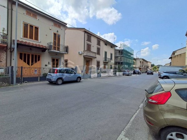 casa indipendente in vendita a Prato in zona Grignano