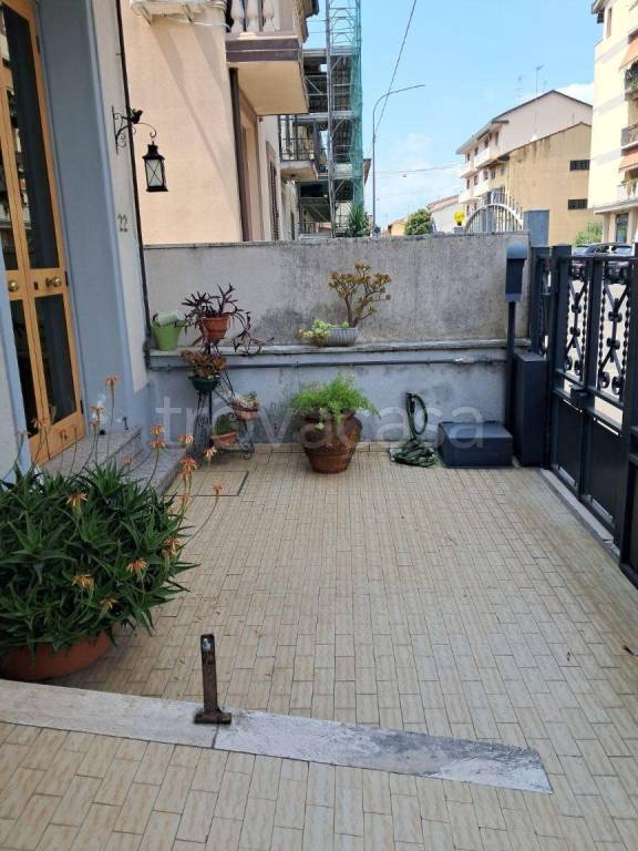 casa indipendente in vendita a Prato in zona Cafaggio