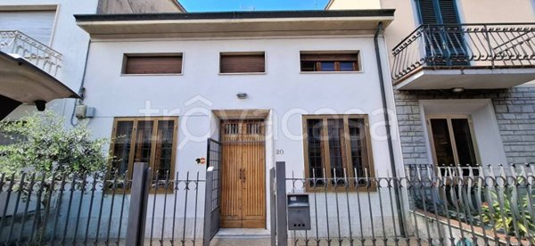 casa indipendente in vendita a Prato in zona Grignano