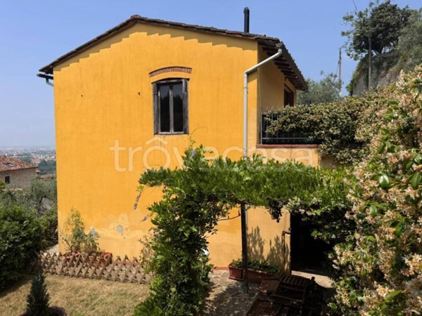 casa indipendente in vendita a Prato in zona Carteano