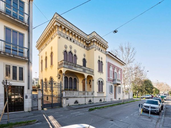 casa indipendente in vendita a Prato