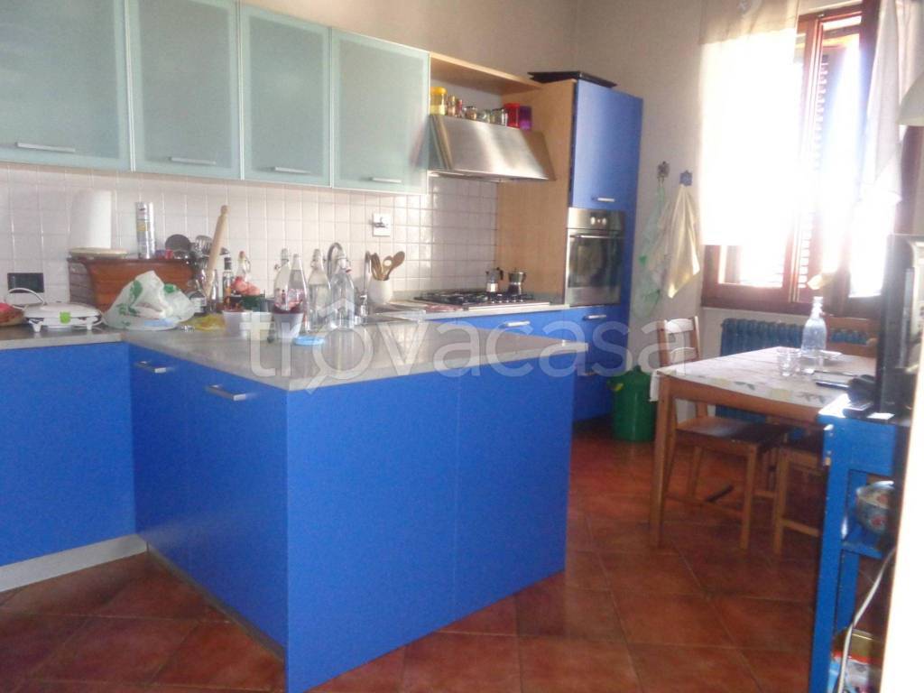 casa indipendente in vendita a Prato in zona Iolo