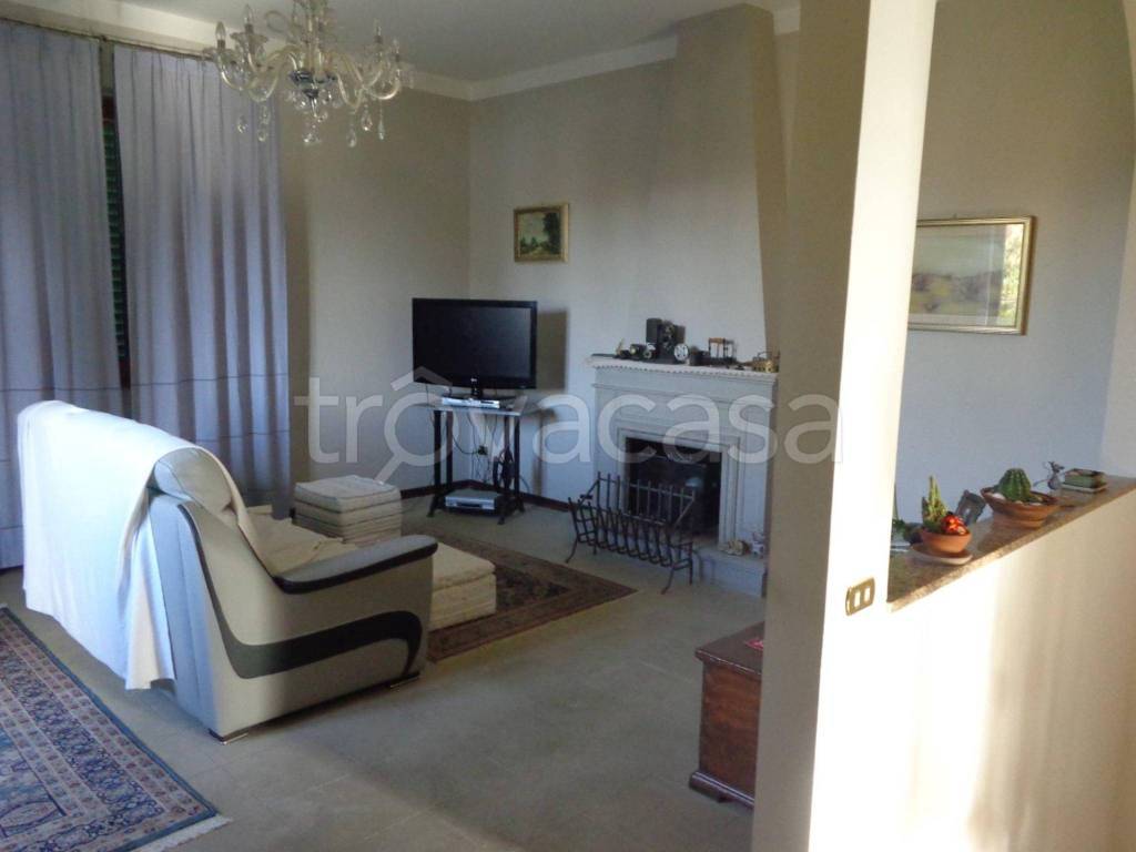 casa indipendente in vendita a Prato in zona Iolo