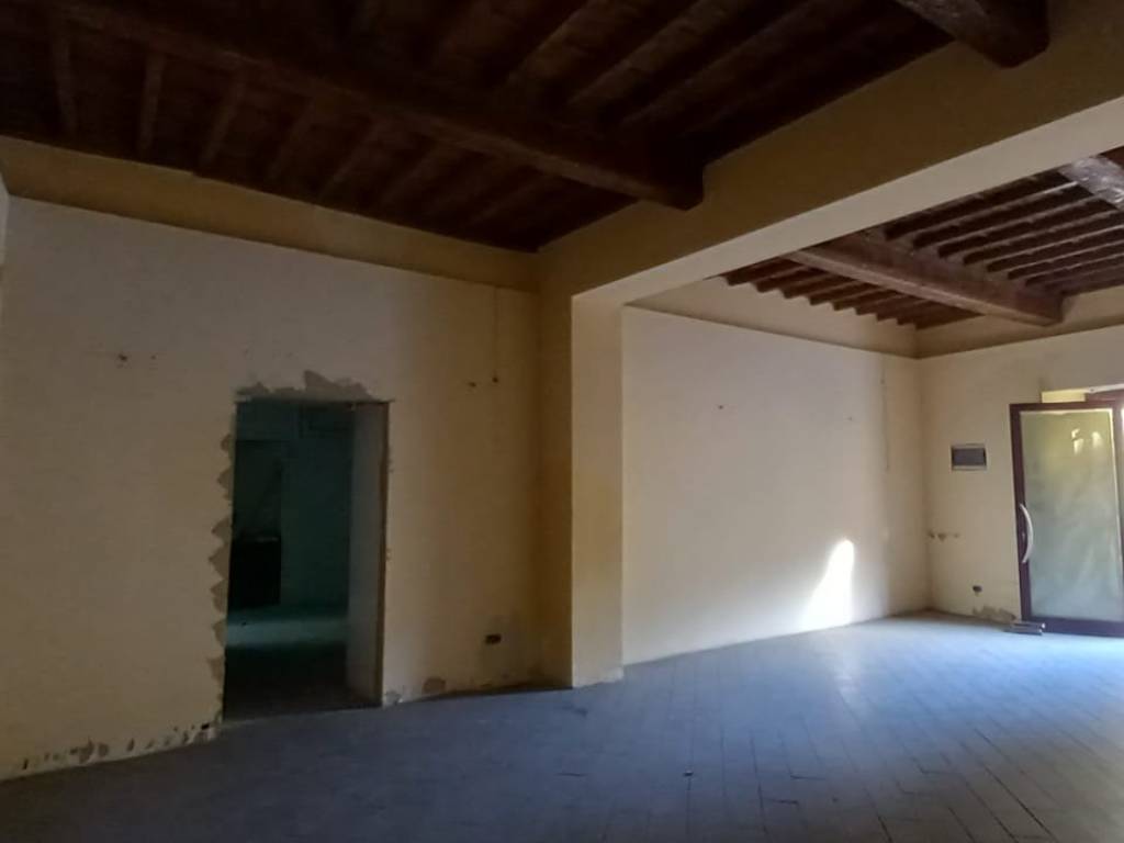 negozio in vendita a Prato