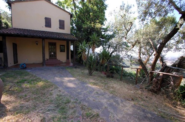 casa indipendente in vendita a Prato