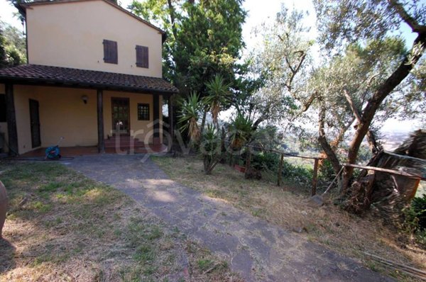 casa indipendente in vendita a Prato