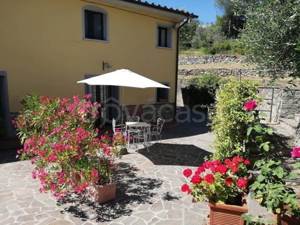 casa indipendente in vendita a Prato in zona Figline