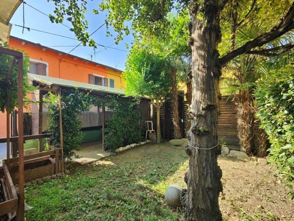 casa indipendente in vendita a Prato in zona Grignano
