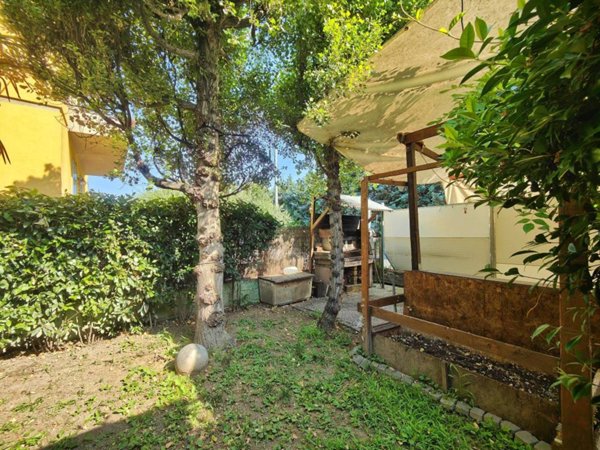 casa indipendente in vendita a Prato in zona Cafaggio