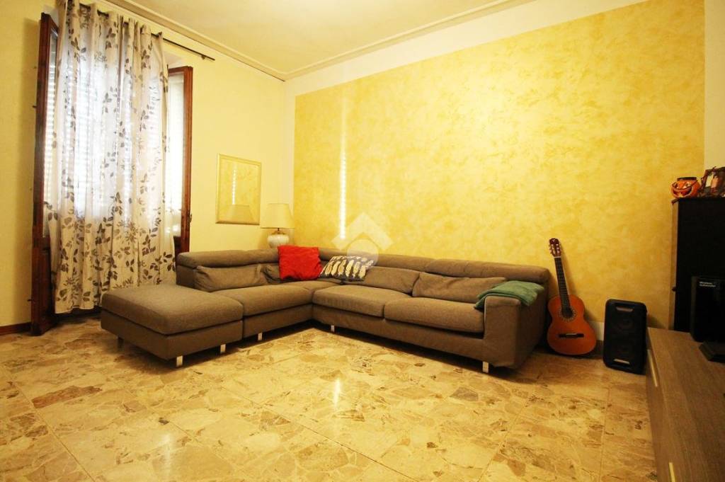 casa indipendente in vendita a Prato in zona Grignano