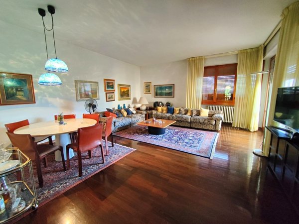 casa indipendente in vendita a Prato in zona Sacca