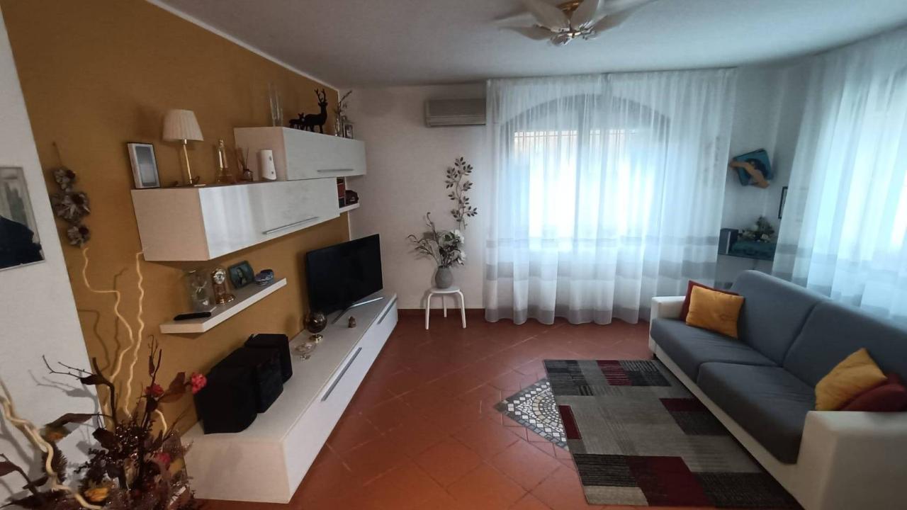 casa indipendente in vendita a Prato