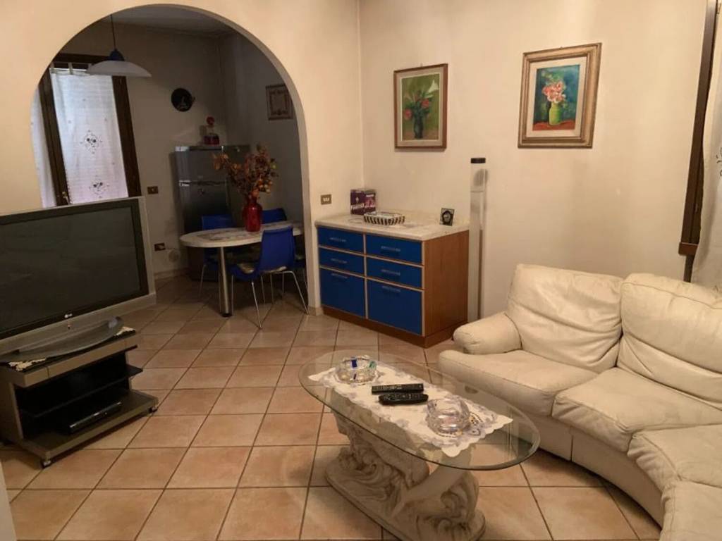 casa indipendente in vendita a Prato in zona Casale