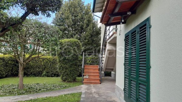 casa indipendente in vendita a Prato in zona Iolo