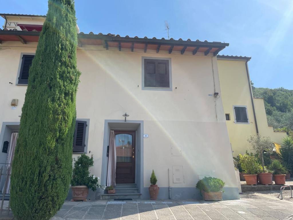 casa indipendente in vendita a Prato in zona La Macine