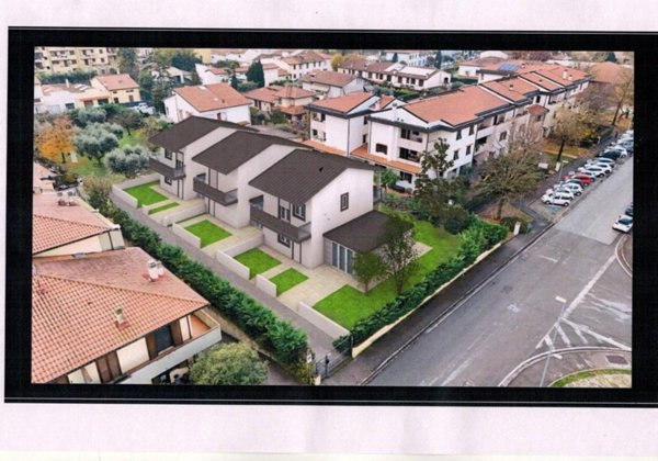 casa indipendente in vendita a Prato in zona Paperino