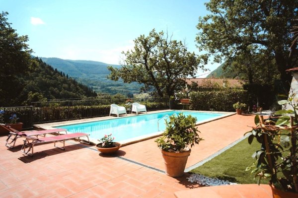 casa indipendente in vendita a Prato in zona Figline