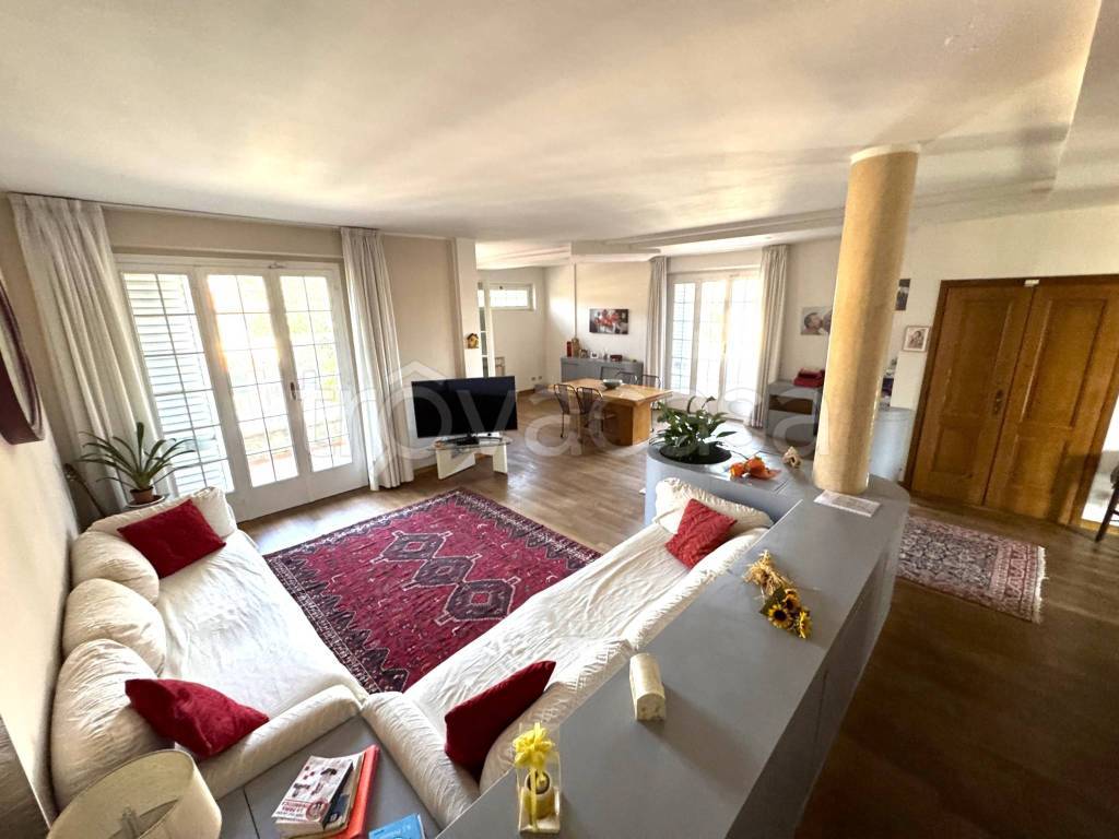 casa indipendente in vendita a Prato in zona Figline