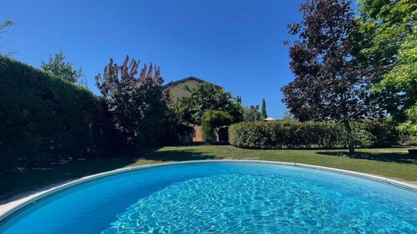 casa indipendente in vendita a Prato in zona Iolo
