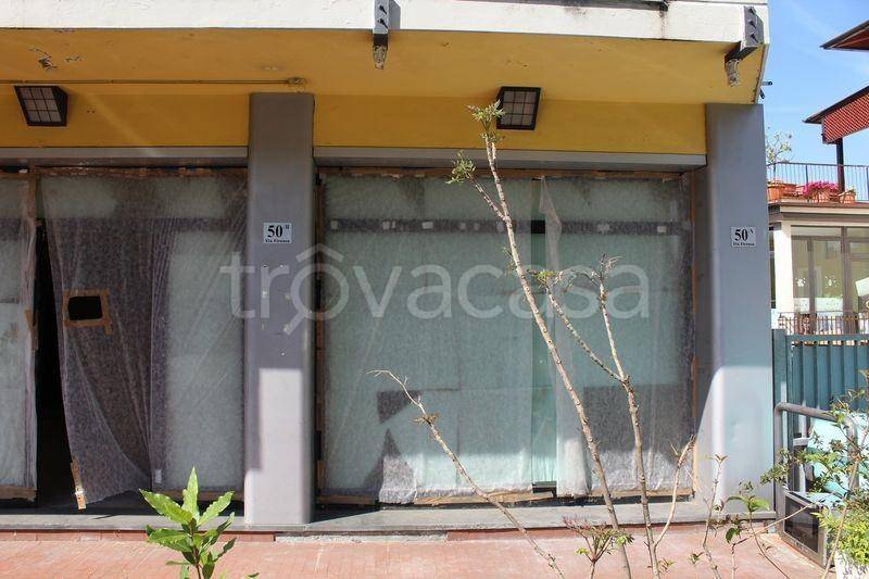 negozio in vendita a Prato in zona La Macine