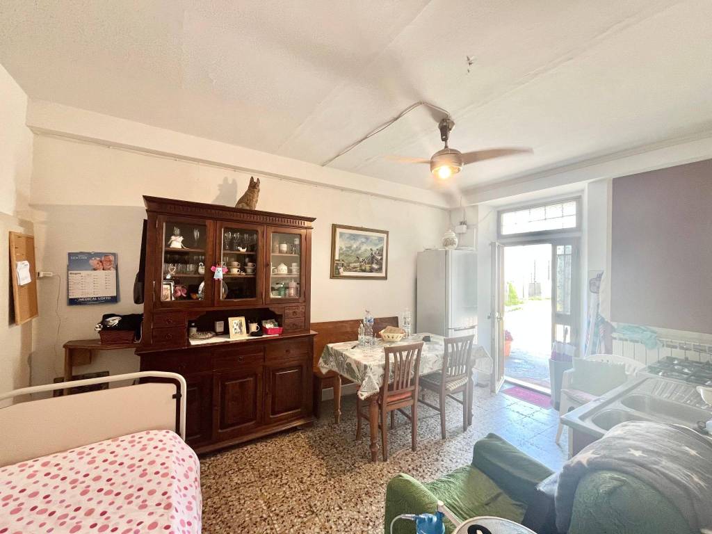 casa indipendente in vendita a Prato in zona Galciana