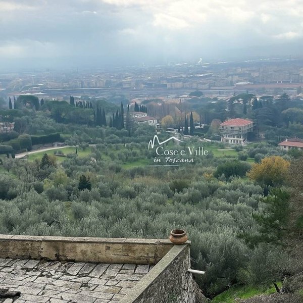 casa indipendente in vendita a Prato