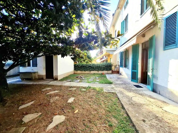 casa indipendente in vendita a Prato in zona Narnali