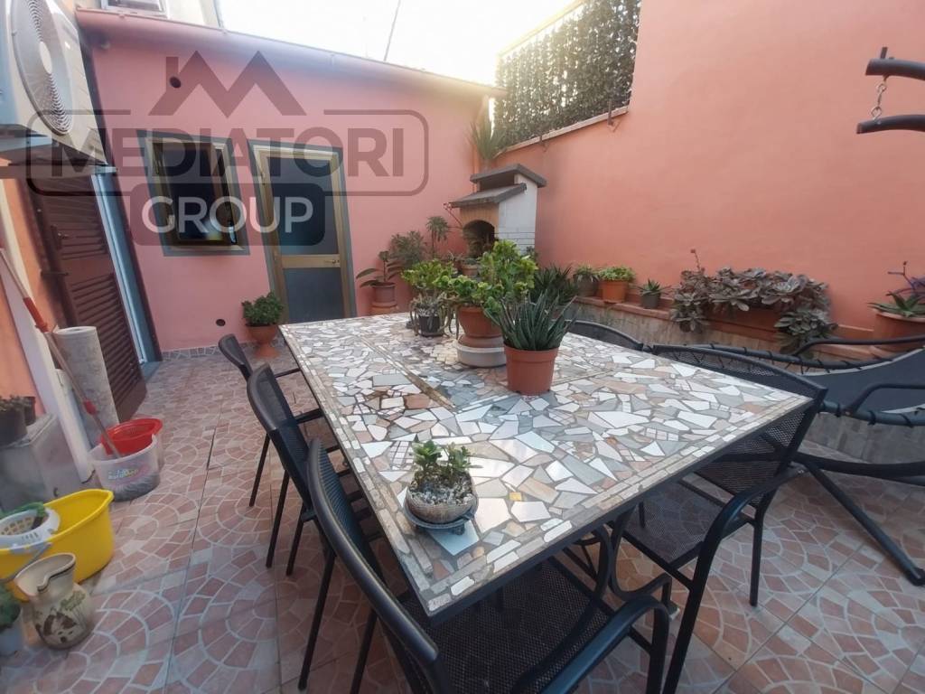 casa indipendente in vendita a Prato