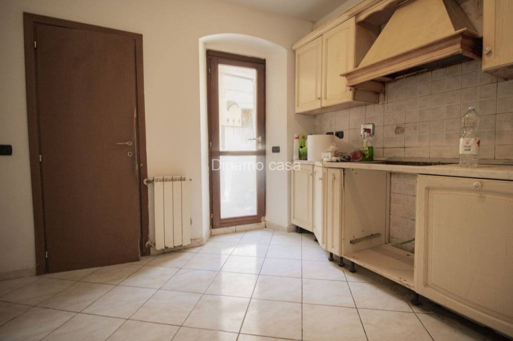 casa indipendente in vendita a Prato in zona Tavola