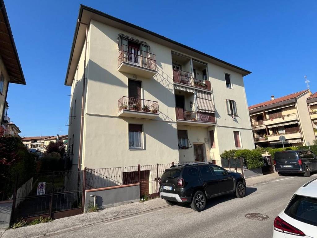 appartamento in vendita a Prato in zona Carteano