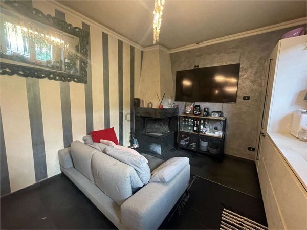 casa indipendente in vendita a Prato in zona Grignano