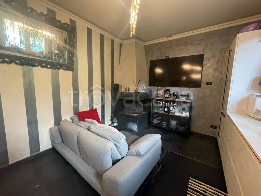 casa indipendente in vendita a Prato in zona Grignano