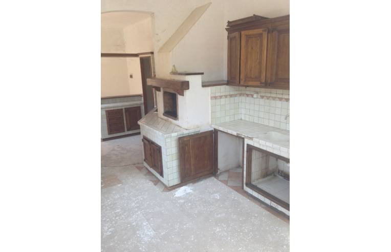 casa indipendente in vendita a Prato in zona Santa Lucia