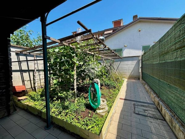 casa indipendente in vendita a Prato in zona San Giusto