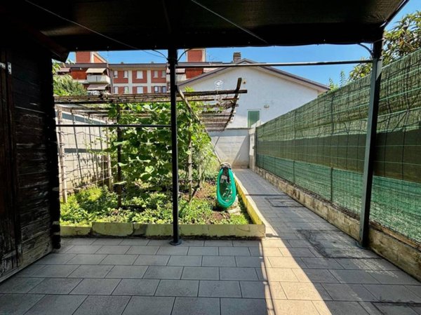 casa indipendente in vendita a Prato in zona San Giusto