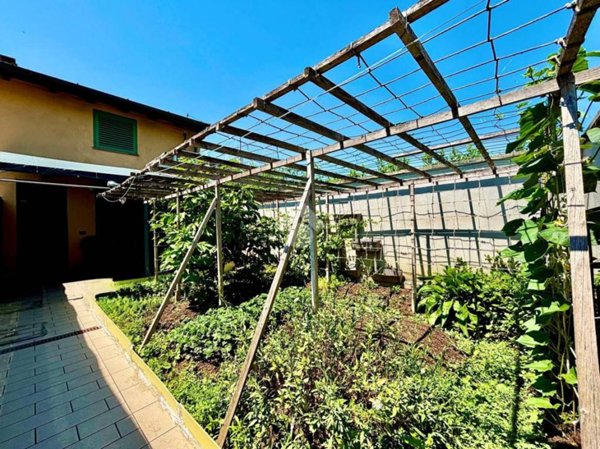 casa indipendente in vendita a Prato in zona San Giusto