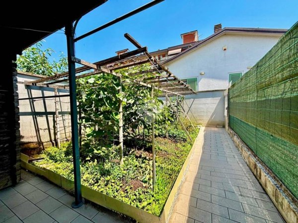 casa indipendente in vendita a Prato in zona San Giusto